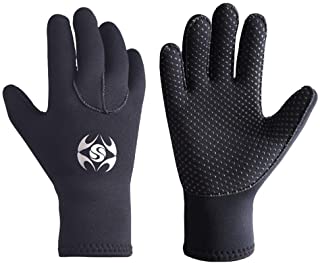 Une image contenant gants, habits

Description gnre automatiquement