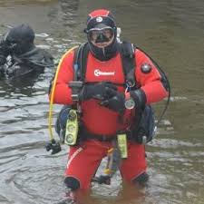 Une image contenant eau, extrieur, personne, nageant

Description gnre automatiquement